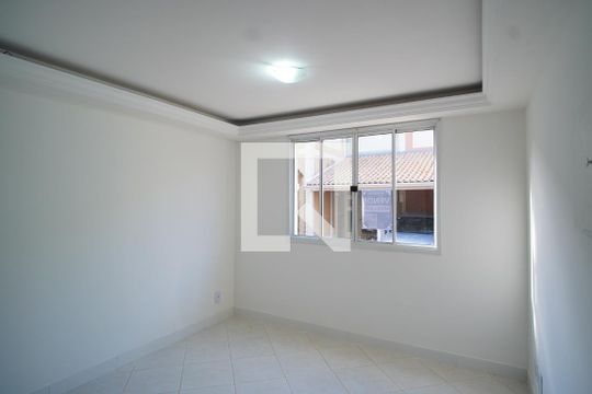 Sala de casa de condomínio à venda com 3 quartos, 84m² em Humaitá, Porto Alegre