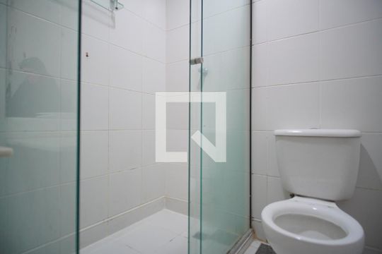 Banheiro  de casa de condomínio à venda com 3 quartos, 84m² em Humaitá, Porto Alegre