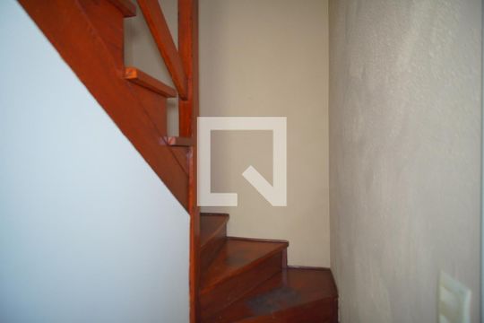 Escada para os Quartos de casa de condomínio à venda com 3 quartos, 84m² em Humaitá, Porto Alegre