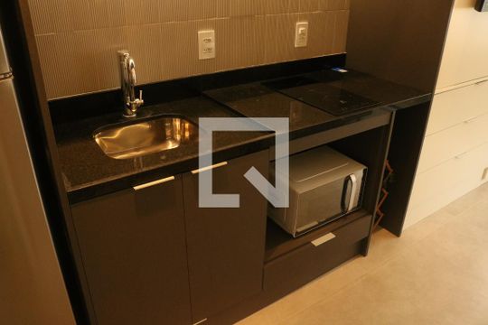 Cozinha de apartamento para alugar com 1 quarto, 25m² em Perdizes, São Paulo