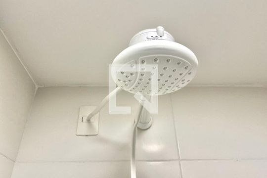 Banheiro de kitnet/studio para alugar com 1 quarto, 26m² em Vila Clementino, São Paulo
