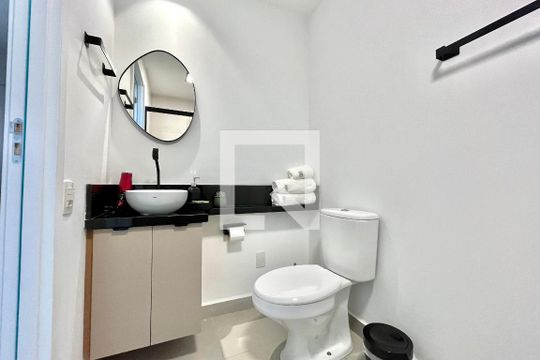 Banheiro de kitnet/studio para alugar com 1 quarto, 26m² em Vila Clementino, São Paulo