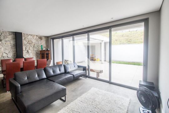 Sala de TV de apartamento à venda com 3 quartos, 200m² em Tamboré, Santana de Parnaíba