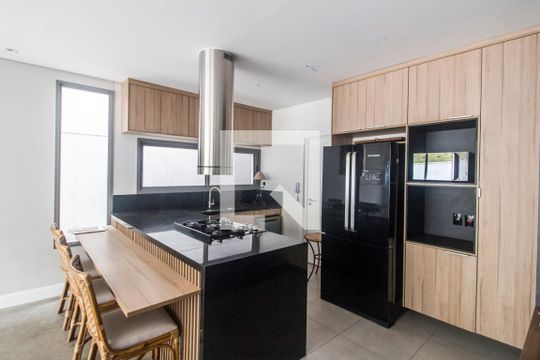 Cozinha de apartamento à venda com 3 quartos, 200m² em Tamboré, Santana de Parnaíba