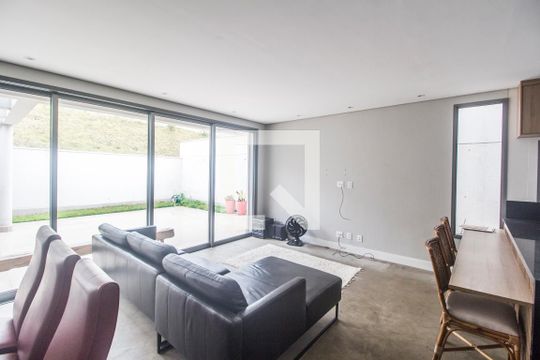 Sala de TV de apartamento à venda com 3 quartos, 200m² em Tamboré, Santana de Parnaíba