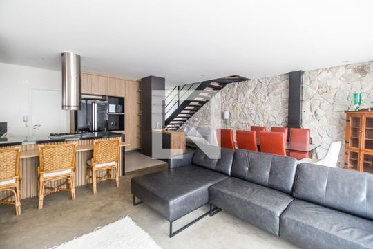 Sala de TV de apartamento à venda com 3 quartos, 200m² em Tamboré, Santana de Parnaíba