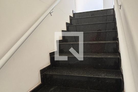 Escada de apartamento para alugar com 2 quartos, 110m² em Vila Assunção, Santo André