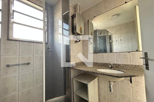 Banheiro de apartamento à venda com 2 quartos, 68m² em Del Castilho, Rio de Janeiro