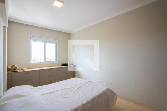 Suíte de apartamento à venda com 2 quartos, 68m² em Vila Apiai, Santo André