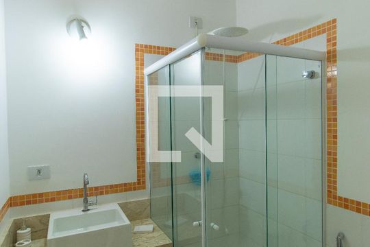 Banheiro da Suíte 2 de casa de condomínio para alugar com 2 quartos, 72m² em Chácara Canta Galo, Cotia