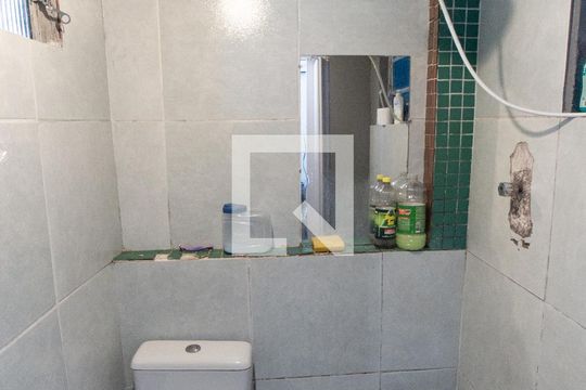 Banheiro da Suíte de casa para alugar com 1 quarto, 60m² em Vila Irmaos Arnoni, São Paulo