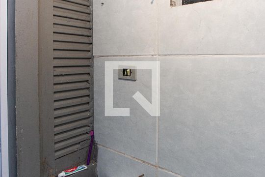 Banheiro da Suíte de casa para alugar com 1 quarto, 60m² em Vila Irmaos Arnoni, São Paulo