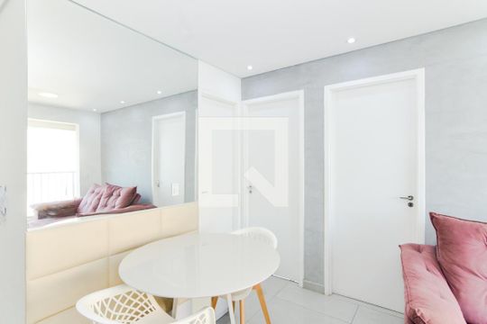 Sala de apartamento à venda com 2 quartos, 43m² em Vila Itapegica, Guarulhos