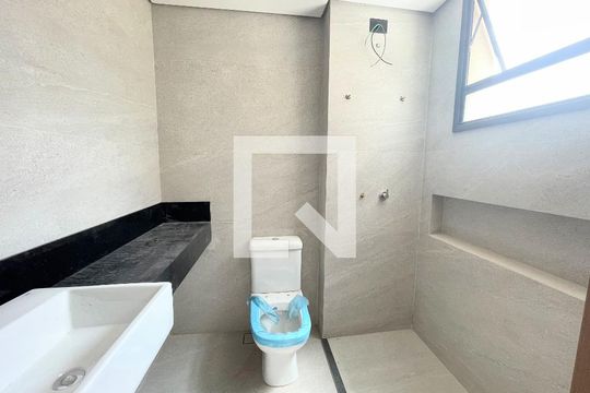 Banheiro suíte 1 de apartamento à venda com 2 quartos, 127m² em Santo Antônio, Belo Horizonte
