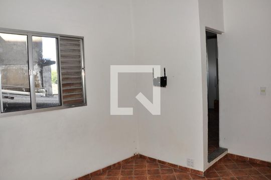Quarto 2 de casa para alugar com 2 quartos, 170m² em Vila Cavaton, São Paulo