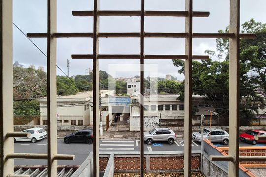 Vista de casa à venda com 3 quartos, 182m² em Jardim Olavo Bilac, São Bernardo do Campo