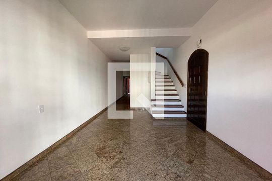 Sala de casa à venda com 3 quartos, 150m² em Jardim Pinheiros, São Paulo