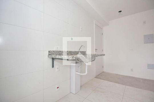 Cozinha de apartamento à venda com 2 quartos, 46m² em Vila Suzana, São Paulo