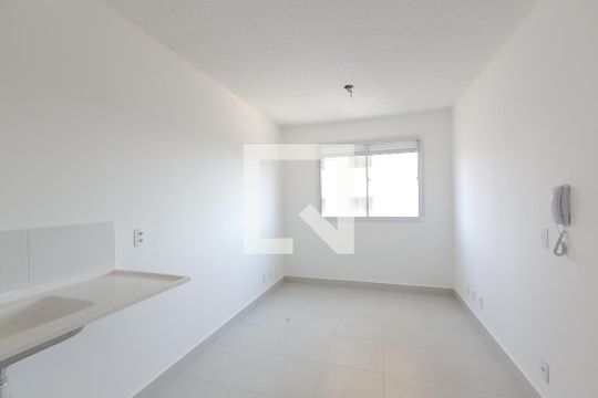 Sala  de apartamento para alugar com 2 quartos, 32m² em Vila Carmosina, São Paulo