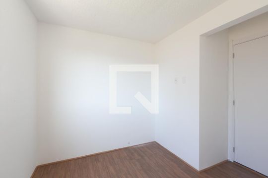 Quarto 1 de apartamento para alugar com 2 quartos, 32m² em Vila Carmosina, São Paulo