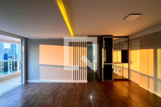 Sala de apartamento à venda com 3 quartos, 95m² em Vila Itapura, Campinas