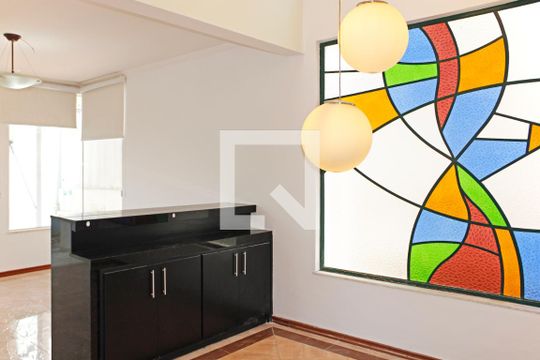 Casa de Condomínio para alugar com 4 quartos, 300m² em Dos Ortizes, Valinhos