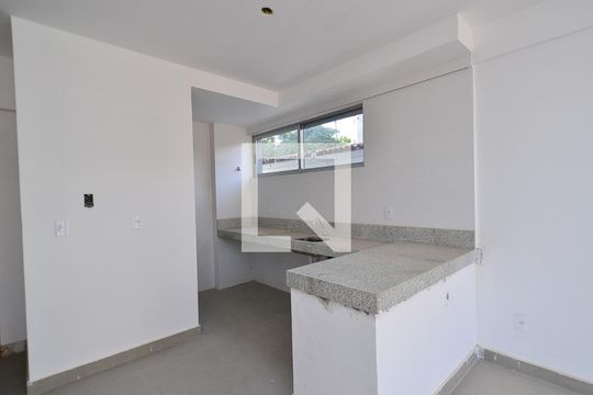 Cozinha de apartamento à venda com 2 quartos, 62m² em São Pedro, Belo Horizonte
