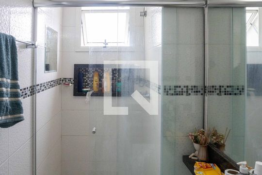 Banheiro de apartamento à venda com 2 quartos, 55m² em Piraporinha, Diadema