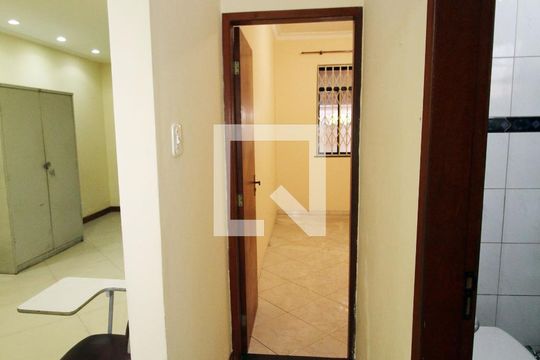 Corredor de casa à venda com 2 quartos, 69m² em Penha Circular, Rio de Janeiro