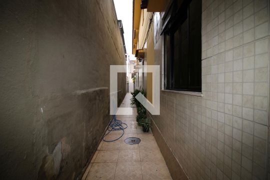Corredor de acesso de casa à venda com 2 quartos, 69m² em Penha Circular, Rio de Janeiro