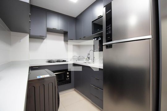 Cozinha e Área de Serviço de apartamento para alugar com 2 quartos, 60m² em Samambaia, Brasília