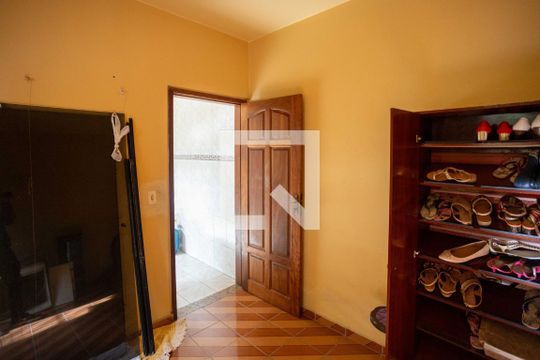 Quarto de Serviço 2 de casa à venda com 4 quartos, 337m² em Casa Grande, Diadema