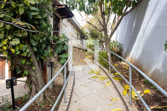 Quintal de casa à venda com 4 quartos, 337m² em Casa Grande, Diadema