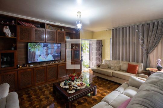 Sala de TV de casa à venda com 4 quartos, 337m² em Casa Grande, Diadema