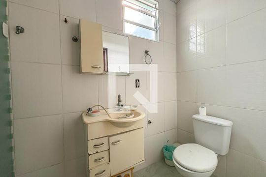 Banheiro de serviço de casa à venda com 3 quartos, 187m² em Dos Casa, São Bernardo do Campo