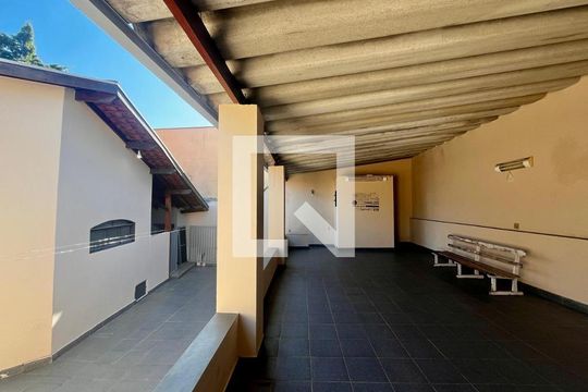 Quintal de casa à venda com 3 quartos, 355m² em Parque São Quirino, Campinas