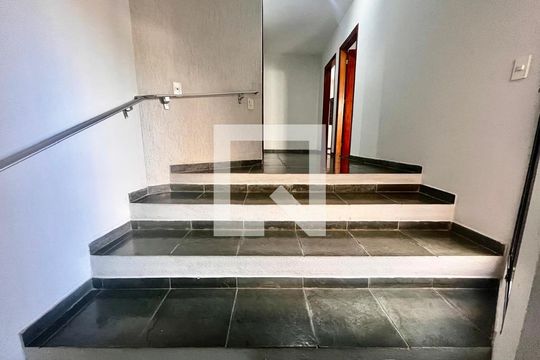 Corredor de casa à venda com 3 quartos, 355m² em Parque São Quirino, Campinas
