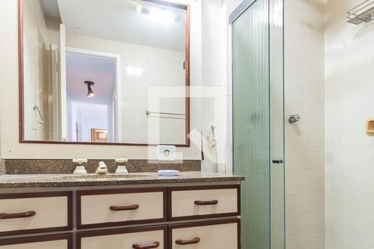Banheiro de apartamento para alugar com 2 quartos, 60m² em Riachuelo, Rio de Janeiro