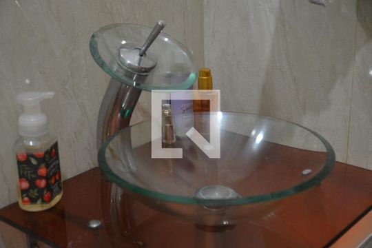 Lavabo de casa à venda com 4 quartos, 191m² em Parque das Nações, Santo André