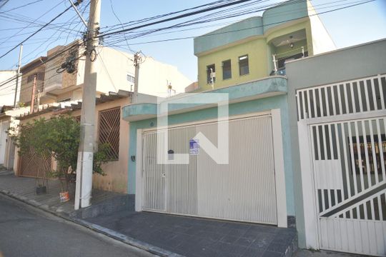 Fachada de casa à venda com 4 quartos, 191m² em Parque das Nações, Santo André