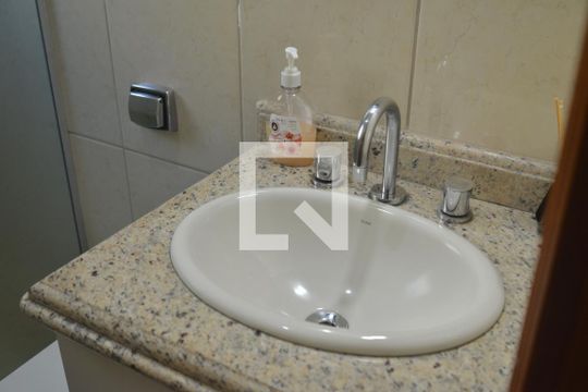 Banheiro Social de casa à venda com 4 quartos, 191m² em Parque das Nações, Santo André