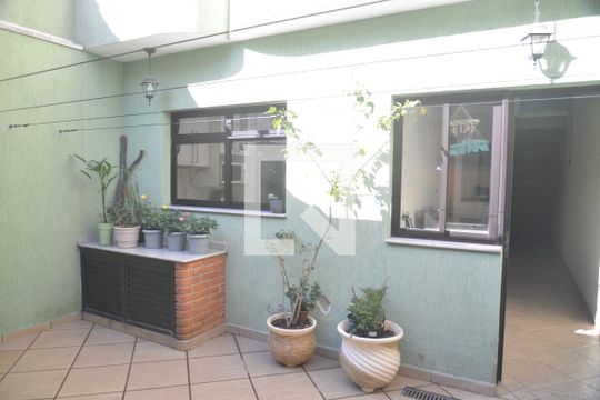 Quintal de casa à venda com 4 quartos, 191m² em Parque das Nações, Santo André