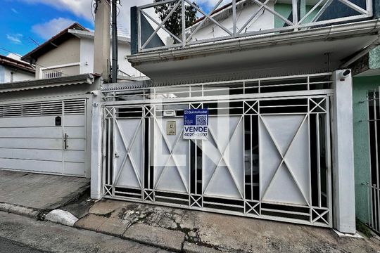 Fachada de casa para alugar com 3 quartos, 200m² em Jardim Aeroporto, São Paulo