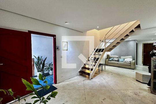 Casa para alugar com 3 quartos, 200m² em Jardim Aeroporto, São Paulo