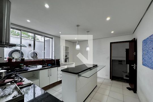 Cozinha de casa para alugar com 3 quartos, 200m² em Jardim Aeroporto, São Paulo