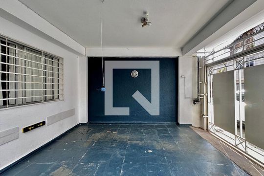 Garagem de casa para alugar com 3 quartos, 200m² em Jardim Aeroporto, São Paulo