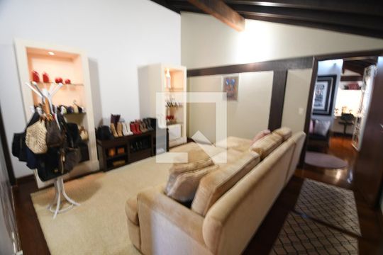 Sala de TV de casa de condomínio à venda com 4 quartos, 470m² em Loteamento Alphaville Campinas, Campinas