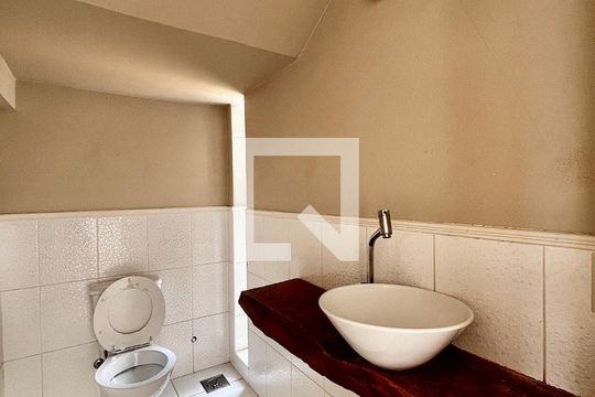 Lavabo de casa de condomínio à venda com 4 quartos, 356m² em Conjunto Habitacional Vila Santana (Sousas), Campinas