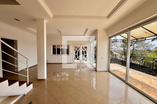Sala de casa de condomínio à venda com 4 quartos, 356m² em Conjunto Habitacional Vila Santana (Sousas), Campinas