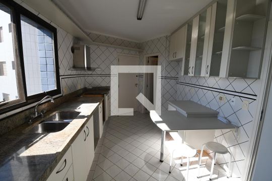 Cozinha de apartamento à venda com 3 quartos, 137m² em Notre Dame, Campinas